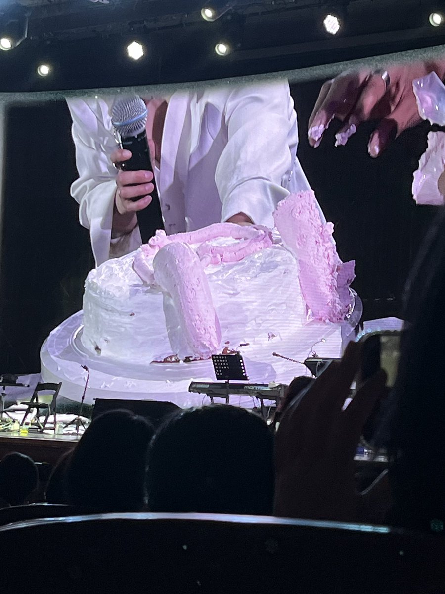 mr_chu0913's tweet photo. 느낌(?) 있는 생일케이크 https://t.co/O7r1u9FH2J