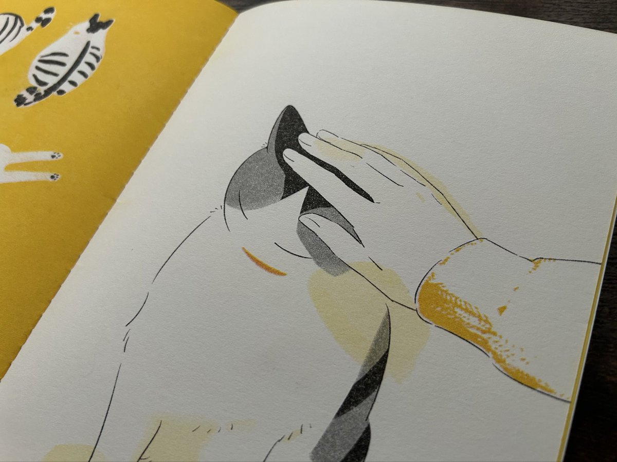 delpilot's tweet photo. イラスト本『yellow』、BOOTHに反映されましたのでこのあと21時ごろから通販開始させていただきます。

🛍️SHOP▶︎ https://t.co/Xqbwt4EJ16

また今回はスクリーン印刷で制作したため、印刷ズレやローラー跡、色ムラなどが発生している場合があります。
印刷の特性上起こり得るものですので、それら含めてレトロな印刷の味として楽しんでいただけますと幸いです。