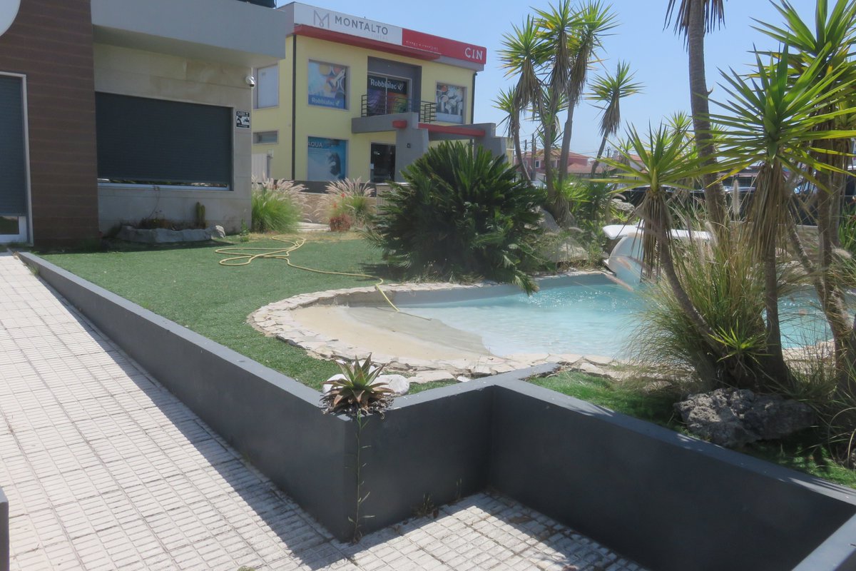 bardofely's tweet photo. #Plasticgrass is very popular in #Portugal. It is on sale at garden centres and promoted as the thing to have next to your pool. @Shitlawns take a look at this! The public are encouraged to buy this! https://t.co/Q7nQ5friGU