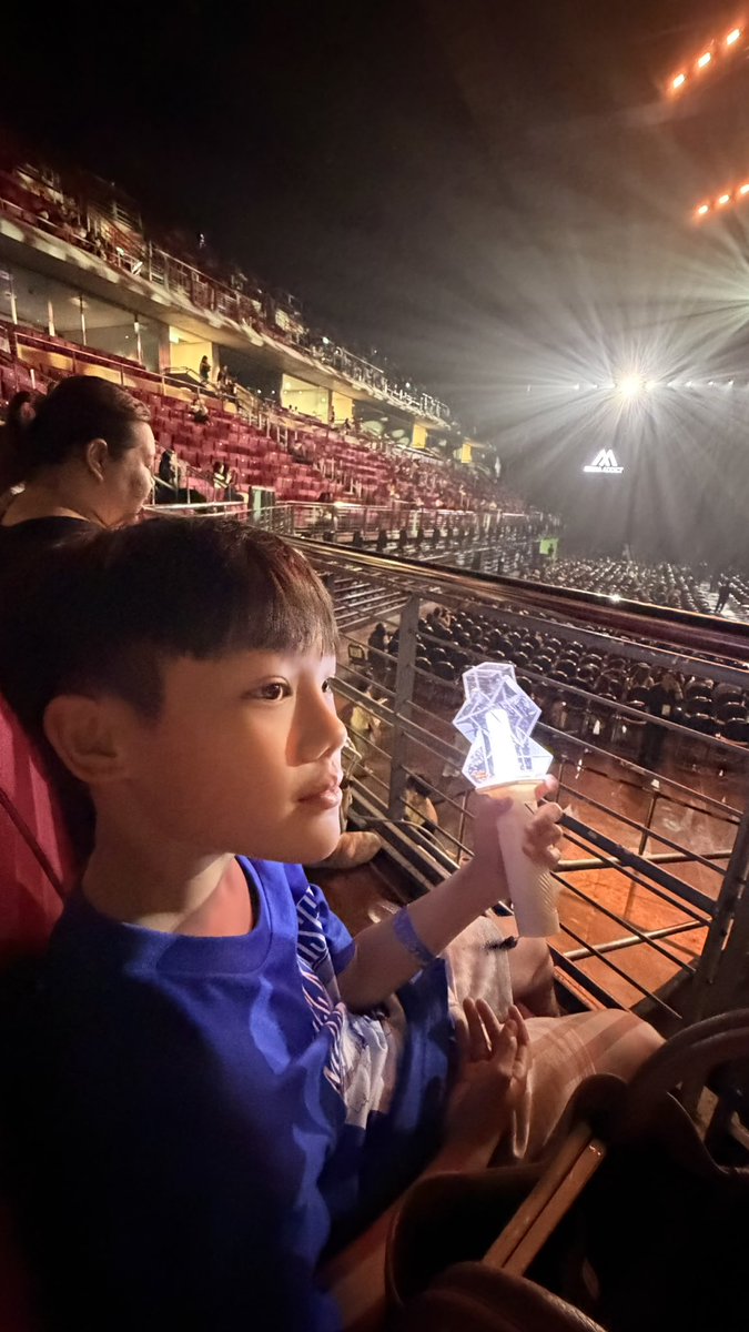 Sorasit_Toi's tweet photo. มาส่ง กลจ ตรงนี้นะ 💙💙

#CLUB30CONCERT_DAY1
#CLUB30CONCERT
#NONTTANONT https://t.co/etWLdMYwEi