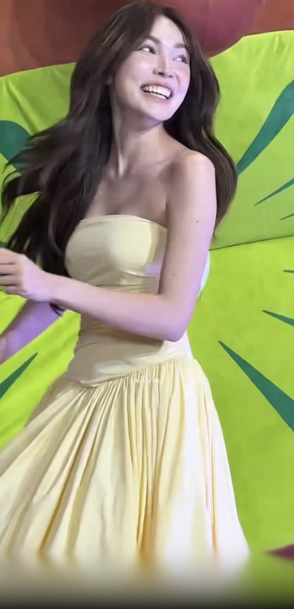 CeeDaeng's tweet photo. can't get over the smile on engfa face when she saw charlotte and charlottes smile when she saw engfa 🥹🥹

CL WITH ZESPRI KIWI
#ZespriTHXCharlotte 
#อิงล็อต #englot https://t.co/SMxQdYutvz