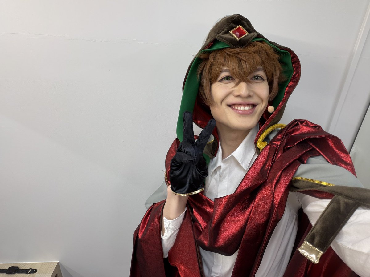 reizi_sakagaki's tweet photo. #舞台アイチュウ　初日2公演ご視聴ご来場誠にありがとうございました。

最高に楽しくパフォーマンス出来ました。
明日も悔いなく出し切りたいと思います。

久々に澪君に教えてもらった
黒魔術できてバベル君召喚出来て良かったw

団扇やペンライト見つけたよ！
ありがとう😘 https://t.co/NYP1GFLaNy