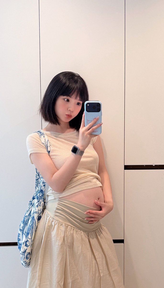 mosababdo04's tweet photo. 前男友常常抱怨
：女人真的很浪費
面膜一張用15分鐘就丟掉
我：你保險套用不到3分鐘
敢說我呀⋯🙄
#孕婦 #懷孕媽媽 https://t.co/yt9A6m4Mnc