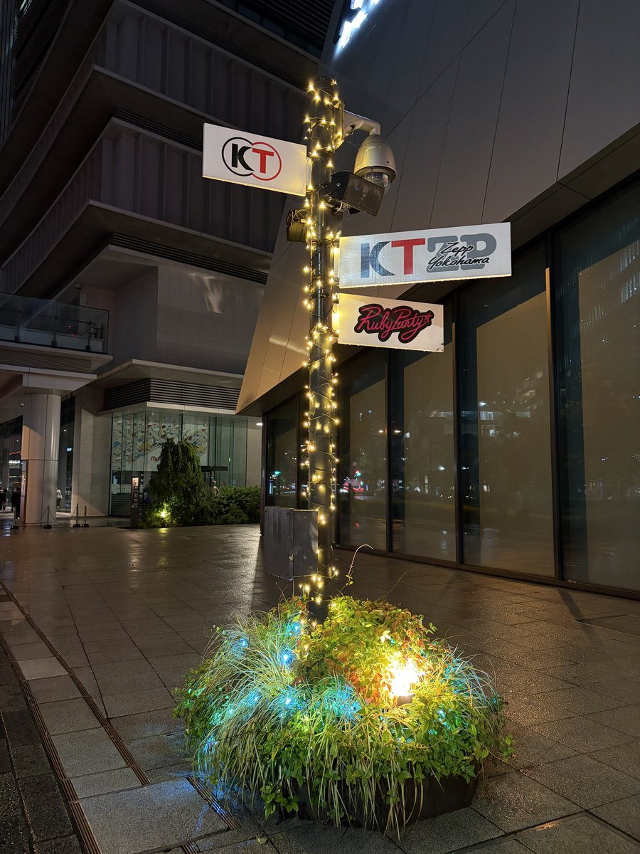 okabettty's tweet photo. スカパラvs 10-FEET
とにかく楽しくて幸せな夜でした。
コラボする前から大好きな２組がこんなに仲良くなるなんて想像もしてなかった。
メンバーも心から楽しんでいるのが伝わってきて嬉しかったし、最後のメンバー紹介の挨拶では感動して泣けた。
遠征して良かった🥹
久しぶりに汗だくで絶賛筋肉痛。 https://t.co/cegsVeAeCs