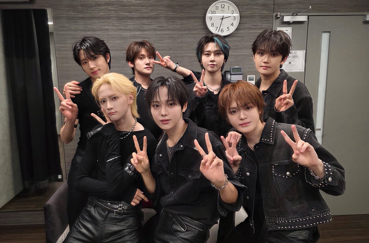 AEN_offcl's tweet photo. [📸]
AEN Greeting Showcase 
“First Encounter”

AENの初めてのステージ、いかがでしたか？
本日お越しくださったファンの皆さん、
本当にありがとうございました🖤

#AEN #에이엔 #エイエン https://t.co/fXRL8ADWZh