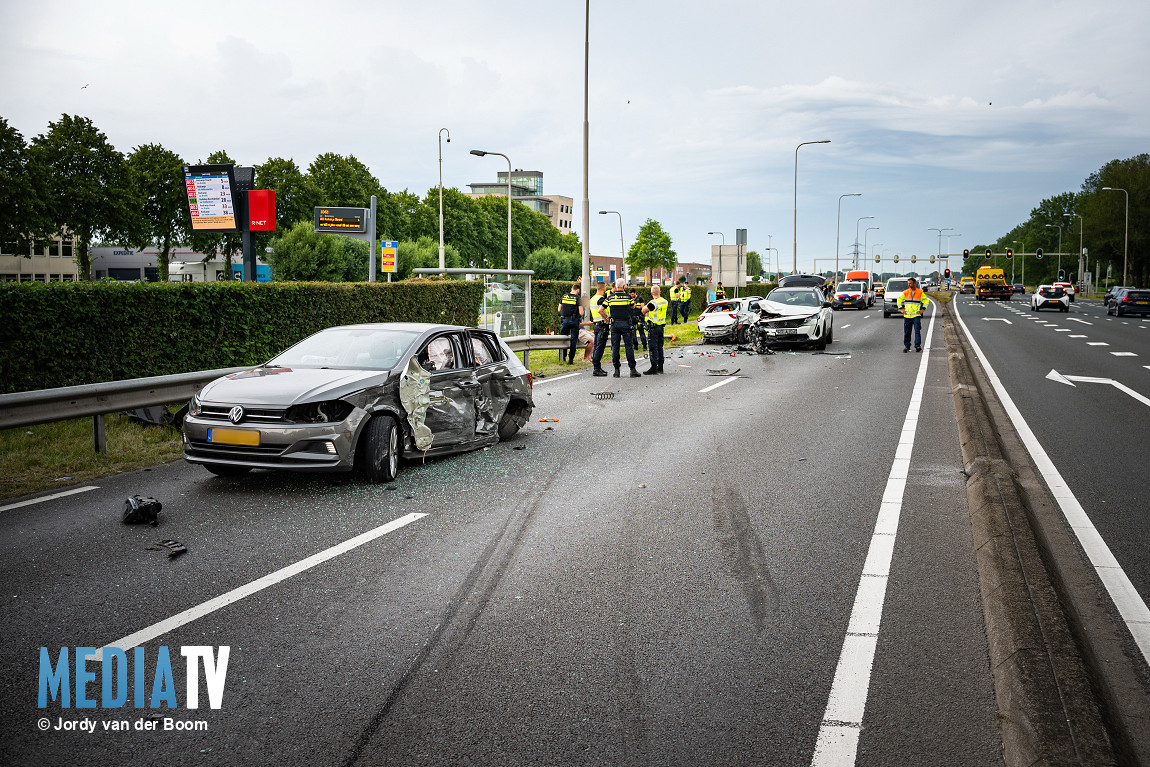 Verkeersongeval met gewonden op Groene Kruisweg in Spijkenisse