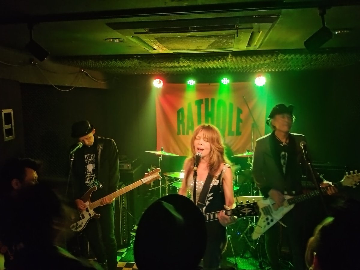 EDWOODS_JET's tweet photo. ED WOODS終了!
続きまして千葉から来ましたBAD TEAXANS!
オッケーデュード!
#THEDEADNEXTDOOR
#EDWOODS
#BADTEAXANS
#八尾シティーボーイズ
#muddyandthegrandmasters https://t.co/UH7Bky9yqI