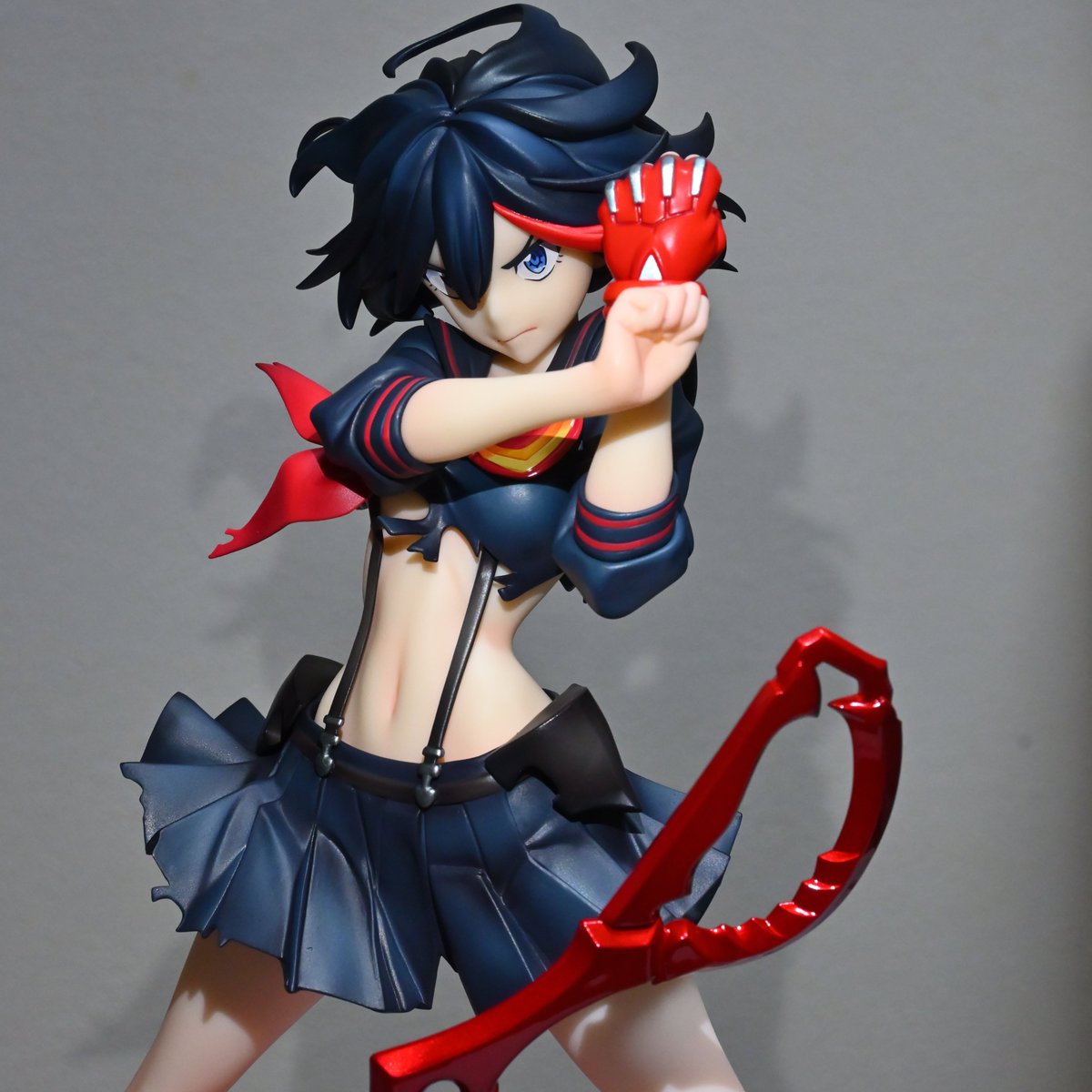 FmHvzE1GPS0nvfd's tweet photo. グッドスマイルアーツ上海さんより纏流子1/7スケールフィギュアです。
躍動感がいい感じです。
予約の写真の時から思ってましたがウエストすごく細いですね🧐
台座に大きくタイトルが入ってるのが雰囲気あって好きです😊
ちょっとだけリプ欄に続く
＃フィギュア
＃キルラキル https://t.co/Aj2sbXUmLV