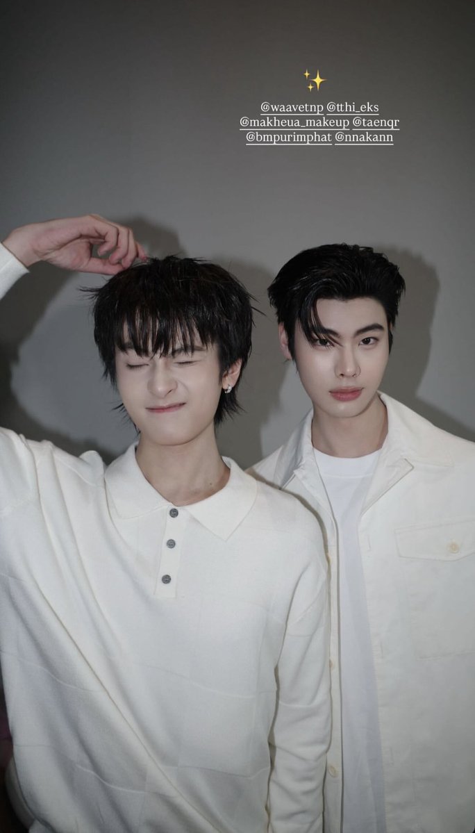 b0nzirellee_'s tweet photo. โห กุตรายได้เลยล่ะ รูปนี้ส่งกุขึ้นสวรรค์มาก อีเกี้ย น่ารักมากเลยว่ะ โคตรจะเหมาะสมกัน โอโห เคมีพระราชทานเป็นแบบนี้เองสินะ พี่จ๋า หนูยอมแล้วววว ㅠㅠ

⟨ #tthi_eks #waavetnp ೀ https://t.co/7oEuayqy54
