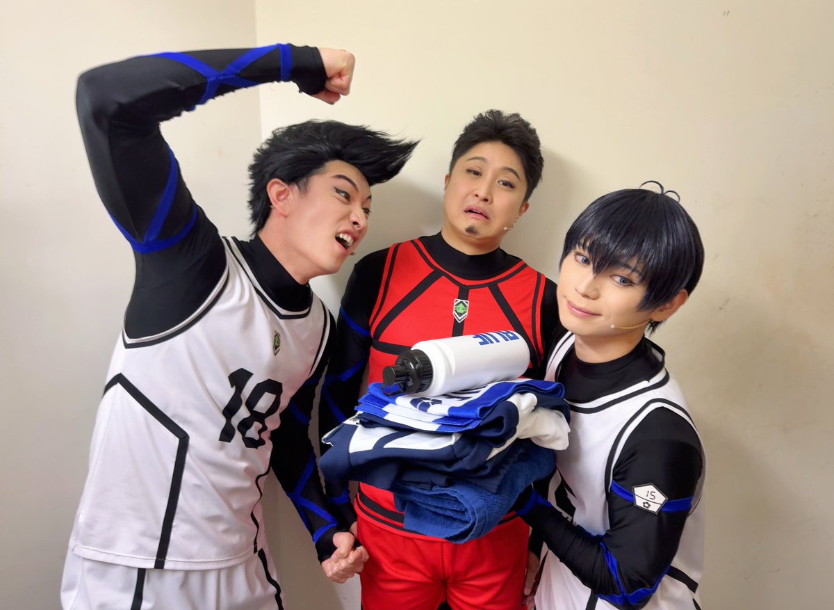 ry_0922's tweet photo. 舞台『#ブルーロック -Re EPISODE 凪-』
京都公演3日目を終えました！
ご来場、誠にありがとうございます。
本日は馬狼の誕生日でした！
おめでとう📸🎂
そして、明日で大千穐楽を迎えます。
最後までエゴく
潔くんを生き抜きます🌱🔥
#エピ凪 #ブルステ #潔世一 https://t.co/HkgjhXaykt