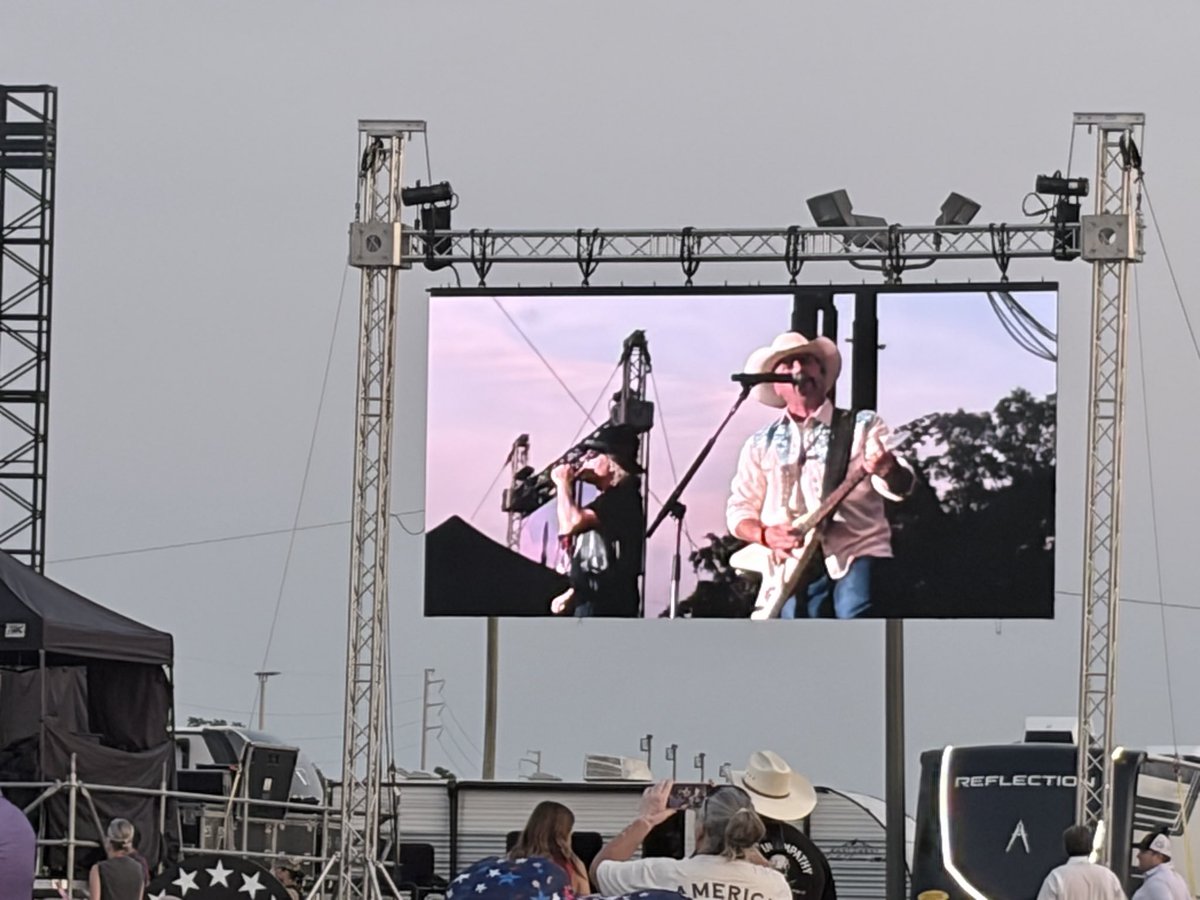 KenABrooks's tweet photo. @johnrich and @BigKennyTV the concert was a lot of fun. Thank you for your support of military. https://t.co/2IYe6fyt73