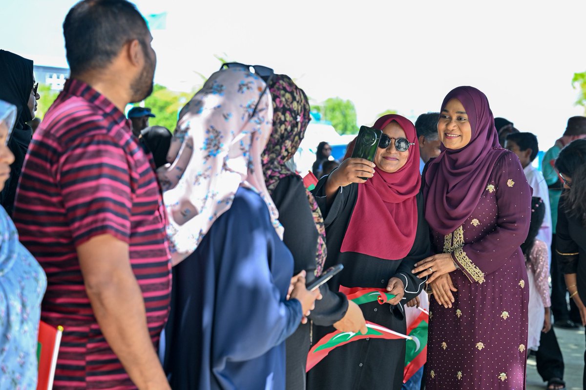 raees_muizzu's tweet photo. First Lady Sajidha Mohamed receives a warm welcome as she arrives in M. Mulah to attend the official World No Tobacco Day ceremony, reflecting the island's spirit of hospitality and community. https://t.co/OJBD8ANVmI