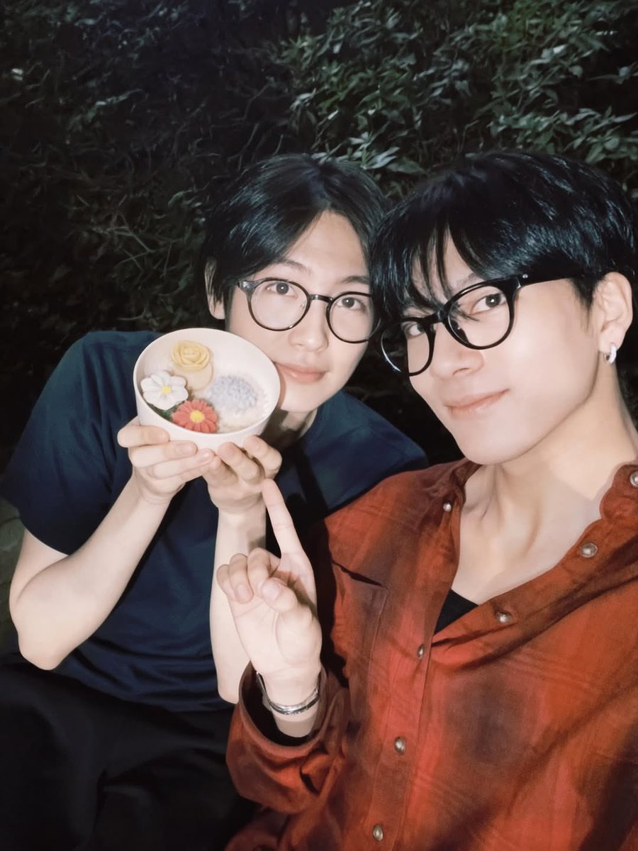 Sora485662Sora's tweet photo. 熊部拓斗が撮る櫻井楓真もちもち共食いで良すぎるしお手紙とお土産(おはぎ)持ってきてくれる仲良しふまくまありがとうね https://t.co/2lDaTht5iY