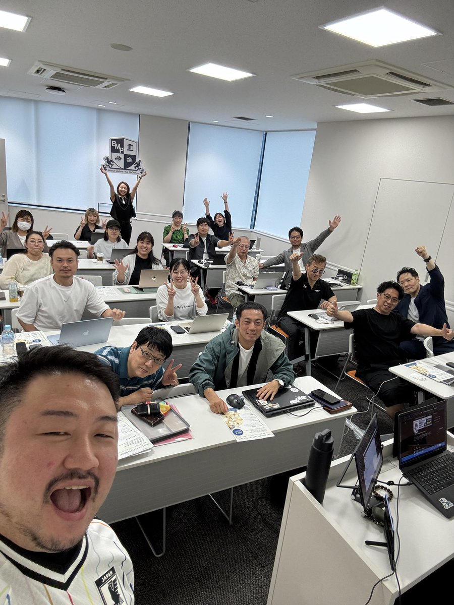 Break_ogawa's tweet photo. BMPオフライン勉強会@大阪、皆さんお疲れ様でした😁台風で開催自体が危ぶまれたけど、なんとか天気が保って良かった!
名古屋や鳥取、福井などからわざわざ来ていただき、本当にありがとうございます😊
皆さんとお会いする度にこの講座を作って良かったと改めて思えて感謝。もっと良い講座にしていくぞ https://t.co/astqaxym5M