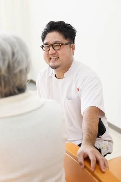 pataconamama's tweet photo. 明日14時！昼スナで「発達スナック」開催します。

ゲストは認知症サポートの専門家、作業療法士の古川信之さん。すでに「行くよー���」の声をたくさんいただいてます🙌

📍6月28日(日) 14:00〜16:00 @中洲昼スナ
1000円＋ワンドリンク
https://t.co/xUmDXkFTDI https://t.co/APBEHIwGUm