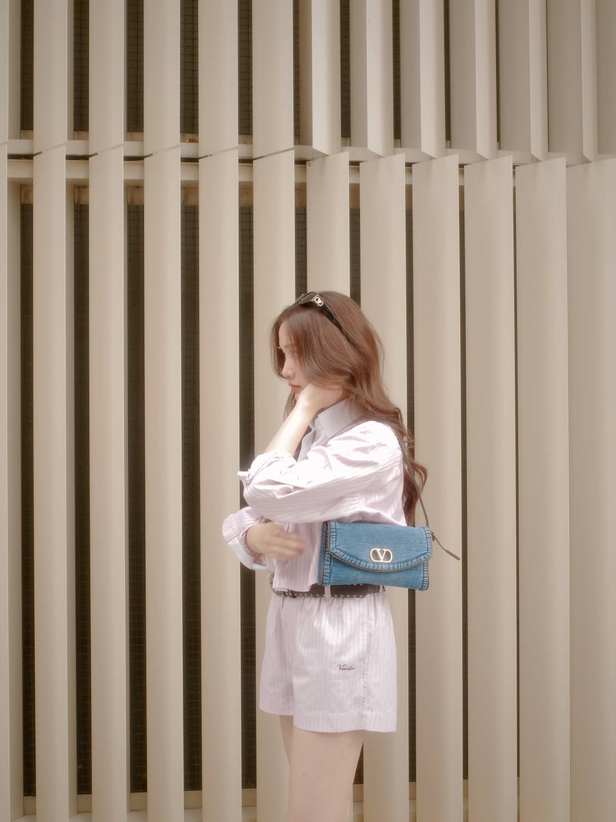 yoongsar's tweet photo. Valentino princess looking so stunning 🤏🏻

#ValentinoGaravani
#ValentinoxFreen
#DeVainBag
#srchafreen https://t.co/PDEKLdquhe