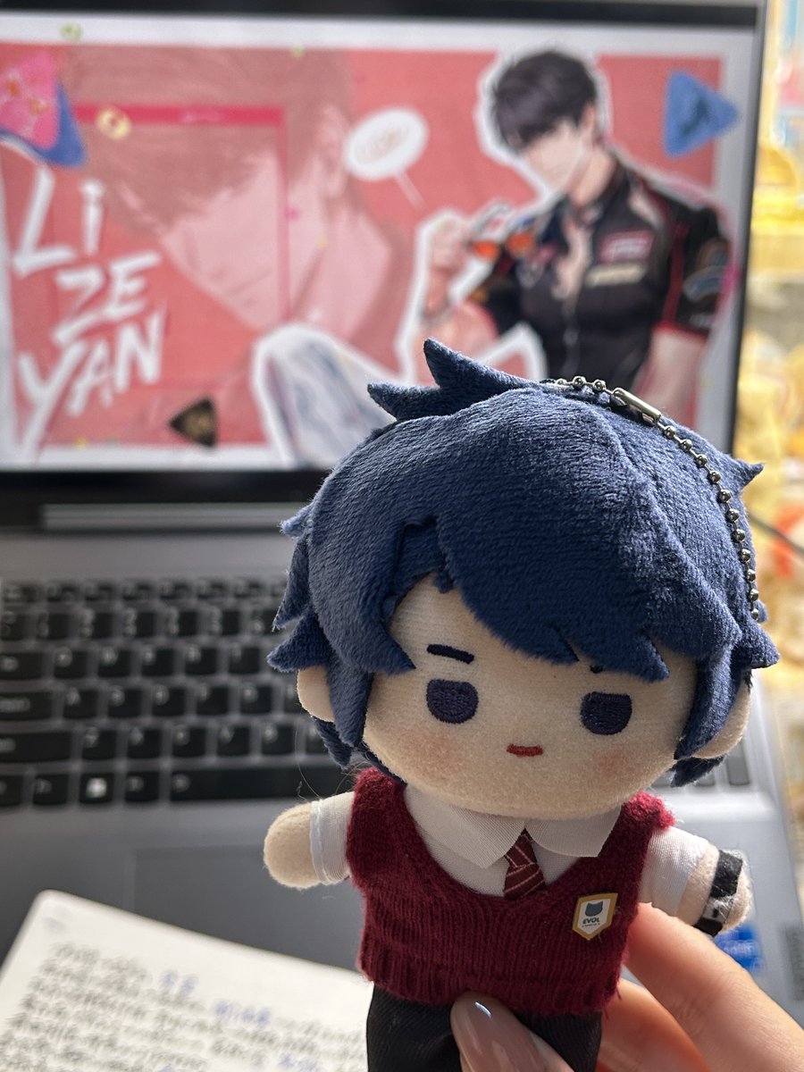 uTa_080's tweet photo. 由于期末周，所以刚好听音乐会的直播伴奏
😋据说这次音乐会的场景在广州，同城好幸福 https://t.co/2ziArfg5uU