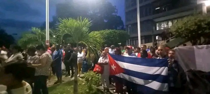 yoeaberob1's tweet photo. Con mucho orgullo y motivaciones recibimos el Reconocimiento otorgado por el Buró Político a nuestra provincia #Guantánamo en la fraterna emulación por el #26DeJulio. 
Felicitaciones a este aguerrido pueblo, protagonista de cada obra. 
#MiMoncadaEsLaPatria https://t.co/CS6R30frMH