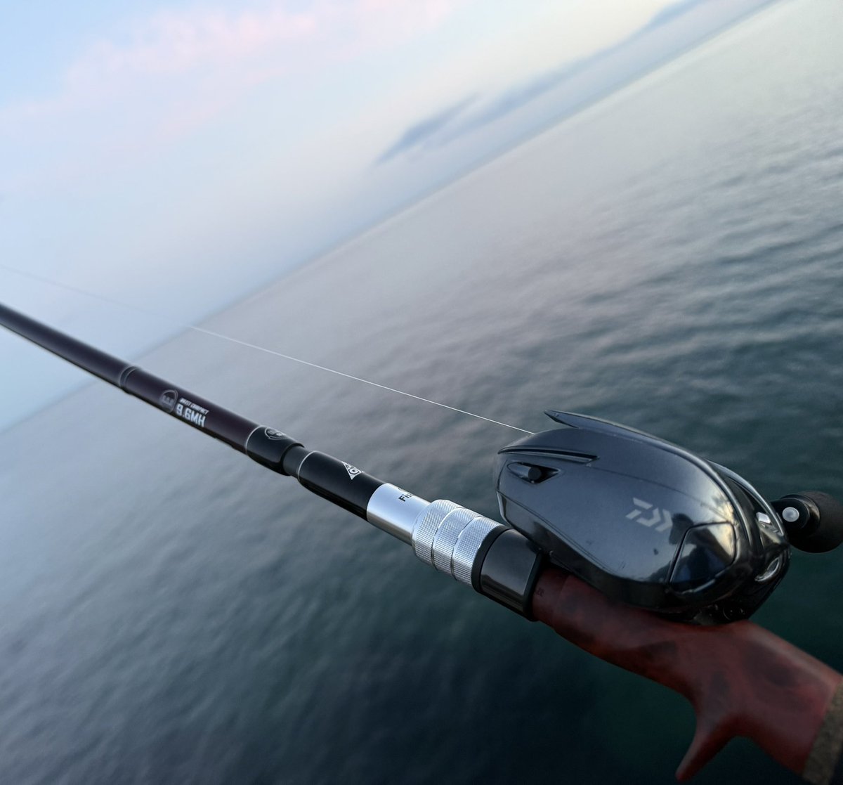 oga_0624_'s tweet photo. fishman:BC5. 96MHというロッドはショアヒラメにドンピシャだな〜
リールの調子あまり良くないけど良いかと勘違いする程飛ぶ。

#fishman
#BC5
#96MH https://t.co/agf7KxNTMu