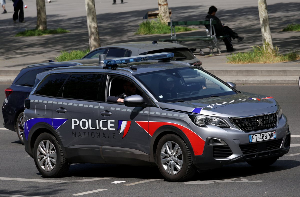 le_Parisien's tweet photo. Amiens : une jeune femme tuée à l’arme blanche, son compagnon en garde à vue
➡️ https://t.co/T26KosrvHK https://t.co/XoCqtKZ4iv