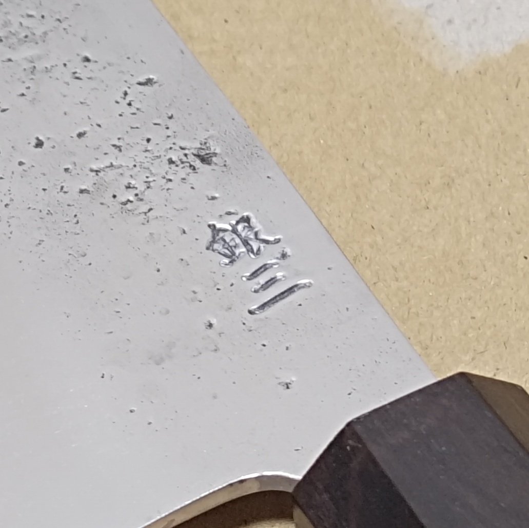 OPA827ES's tweet photo. 銀三の包丁届いた(∩´∀｀)∩ﾜｰｲ https://t.co/4eBhA0DdXt