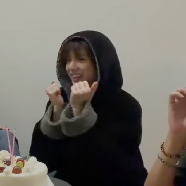 juhoonfv's tweet photo. chocoball mochi https://t.co/iwYS5p02KD