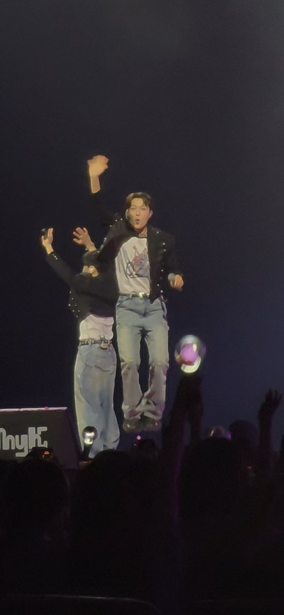 SSOL_1016's tweet photo. 오빠 왤케 신났는데ㅋㅋㅋㅋㅋㅋㅋㅋㅋ #윤두준 https://t.co/xJZ2g5JUDq