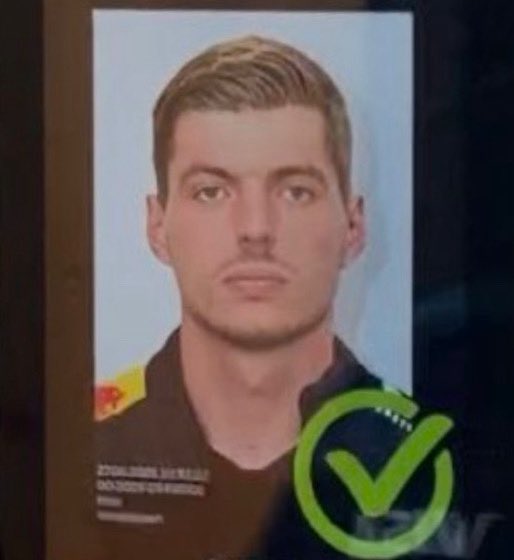 versmappen's tweet photo. he looks so hot when he looks like hes posing for a mugshot https://t.co/ttyVtonhYl