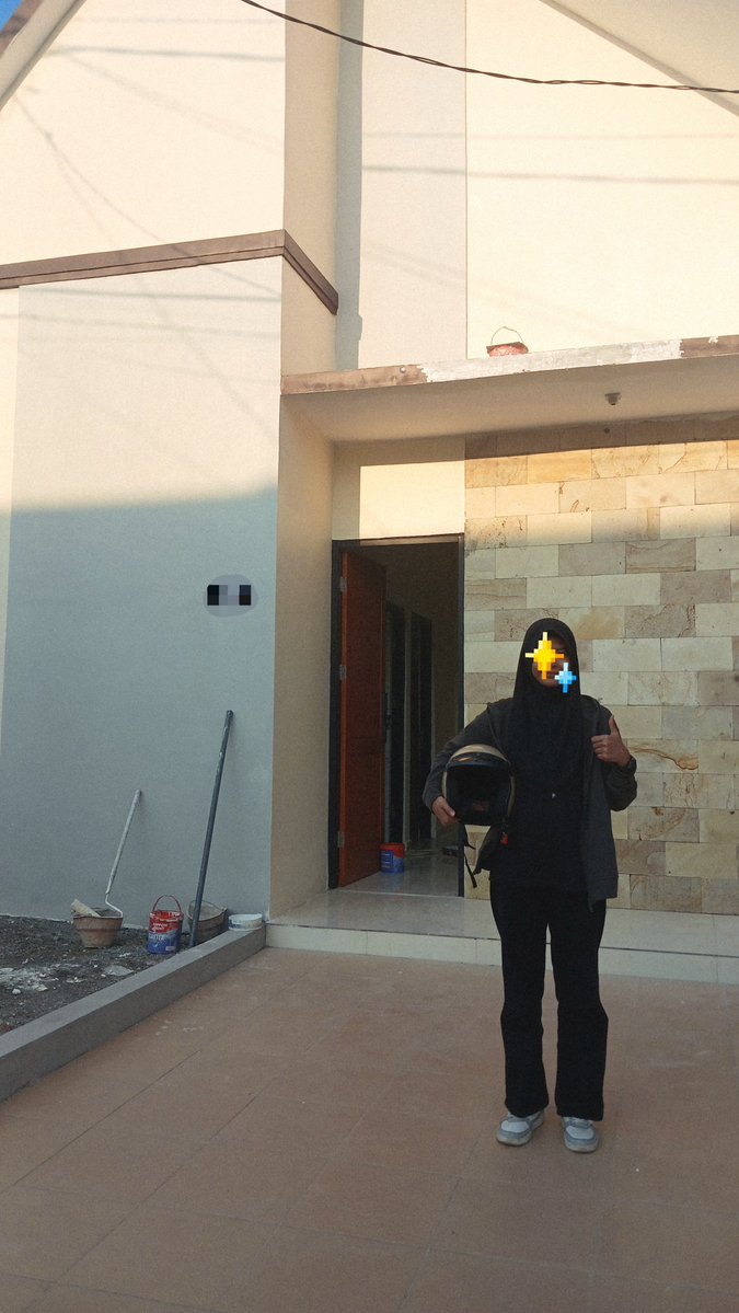 ilchh's tweet photo. Ga kehitung berapa kali aku berdoa biar bisa beliin rumah buat orang tua. Meskipun sanggupnya baru kpr dan urunan keluarga, semoga Allah berikan bisa bayar sampe lunas dan pegang sertifikat. Dan semoga rumah ini bisa membawa keberkahan dan rezeki buat keluargaku 🥹 https://t.co/5yF4DJogJs