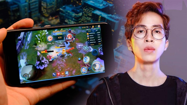 MartinHo99999's tweet photo. ViruSs (Đặng Tiến Hoàng) vì sao chưa bị bắt trong đại án game scam Zuki Moba?

ViruSs từng khoe tài khoản 5M$ kiếm được sau khi quảng bá các dự án gamefi scam như Zuki Moba.

Sau đó anh ta dùng số tiền này để mở công ty giải trí, mua nhà, mua xe và đầu tư vào vô số công ty khác.

Số tiền 5M$ ban đầu bây giờ chắc đã phình to ra rất nhiều, đây là con lợn béo cần thịt gấp trong thời buổi đất nước cần tiền phát triển như hiện nay, các chú công an cần vào cuộc gấp làm rõ vụ này.