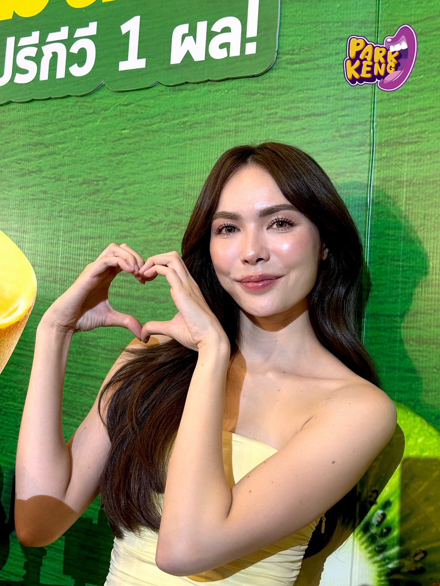 ParkkengChannel's tweet photo. ช่วงสัมภาษณ์ “ชาล็อต ออสติน” ในงาน “เปิดฤดูกาล Zespi Kiwifuit 2026”

CL WITH ZESPRI KIWI 

#ZespriTHXCharlotte 
#ZespriXCharlotteAustin
 #CharlotteAustin #ชาล็อตออสติน
#อิงล็อต #englot https://t.co/MHZFyQWDuc