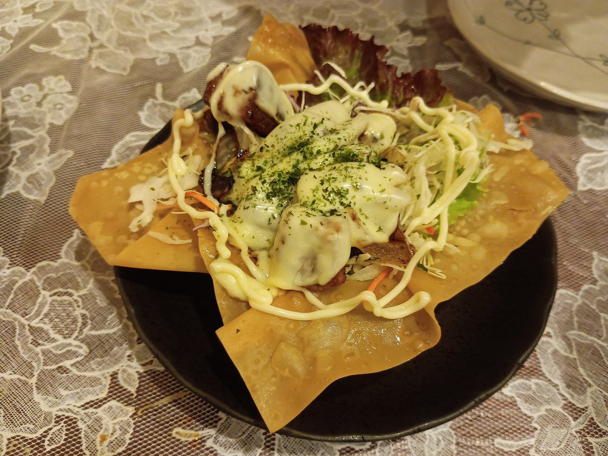 puntasan's tweet photo. 「はてな？サラダ」という謎メニューがあったので、具材で変化球を仕掛けてくるかと思い注文したら…なるほど😅

ご馳走様でした🍺 https://t.co/qQL5xomRdd