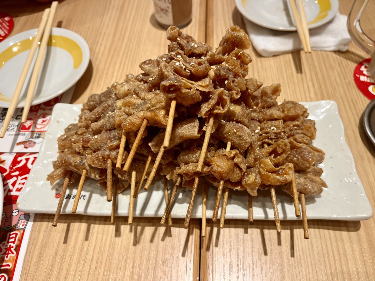 ZAO_MONKEY_BASE's tweet photo. 昼呑み2軒目は新時代 仙台新伝馬町店で伝串ピラミッドやりながらビール🍺生中ビール190円にハイボール150円、伝串1本50円は激安😋 https://t.co/qCbaGw5dWl