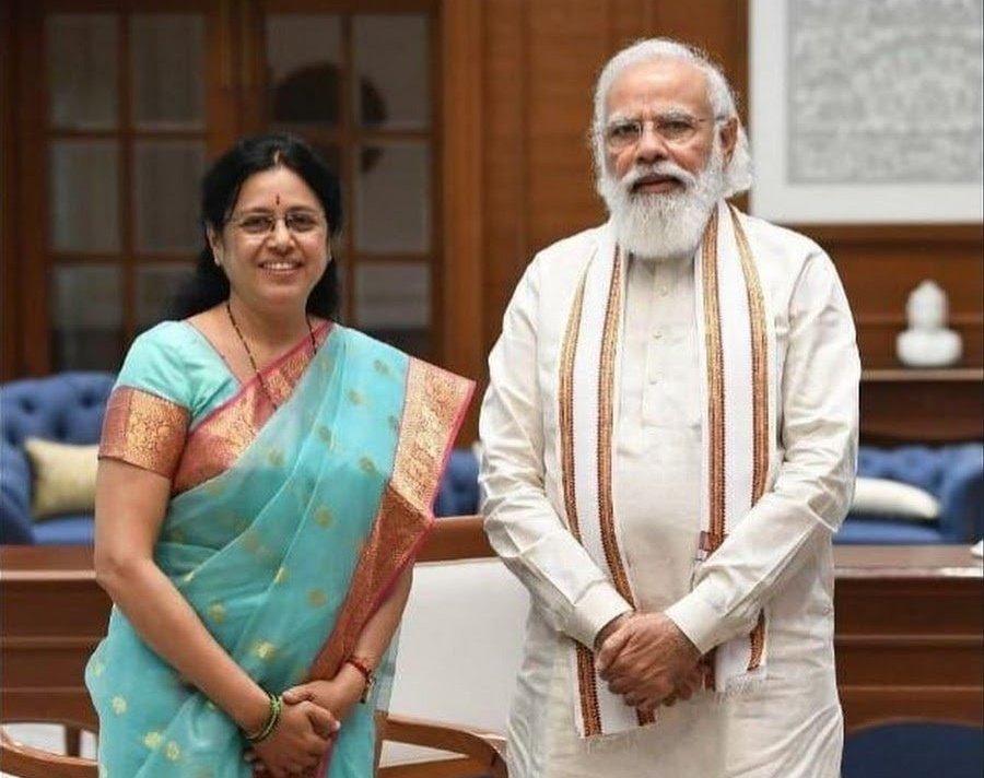 VoiceOfBrahmins's tweet photo. 'मैं ब्राह्मण हूं इसलिए आगे नहीं बैठने दिया भाजपा सांसद मेधा कुलकर्णी ने ये आरोप किसपर लगाये है?

विस्तार से बताइए .@grok पूरा मामला क्या है? https://t.co/vZRtQXDMom