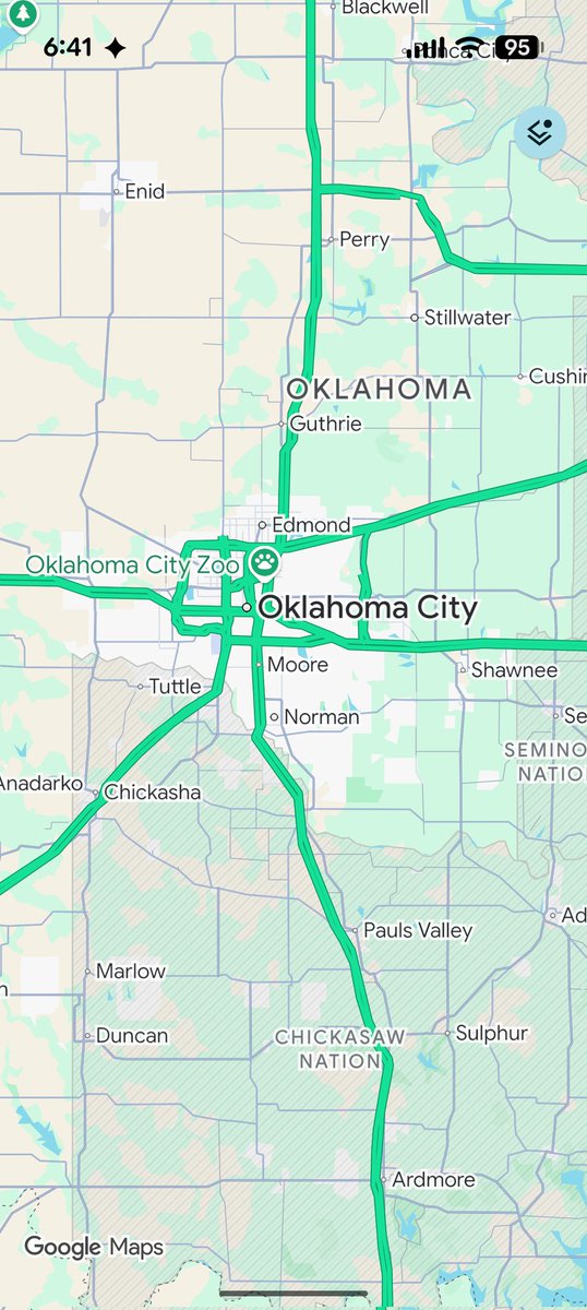 MikeShack0001's tweet photo. @OfficialYallbot yet there are zero traffic issues... 🤔 https://t.co/k05d3HzSHZ