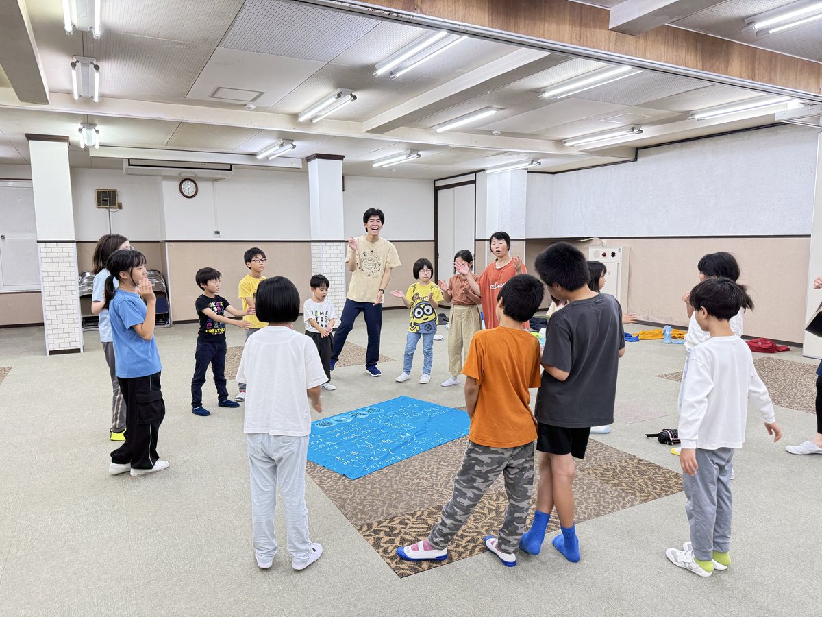 camp_jof's tweet photo. 【君の旅キャンプ】
〜パラグライダー〜
夜はみんなで大盛り上がりの
オリジナルジェスチャースタンツ大会♪
みんなの工夫がいっぱい溢れたね。

明日パラグライダー楽しみ！おやすみなさい⭐️
#アウトドア
#キャンプ
#ジャパンアウトドアファクトリー
#子どもキャンプ
#ＪＯＦあわくらキャンプ https://t.co/wHGB6w4S5R