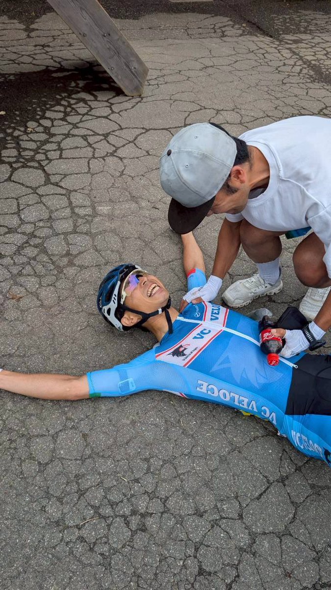 Matsuken_Marken's tweet photo. 全日本選手権、激戦の40代2連覇。

おっさん達みんな強くて何度も千切れかけ、
最後は大きなミスをしてダメだと思ったが、最後の一瞬まで自分を信じて気持ちで押し切った。

共に熱いレースをしてくれた皆様、応援サポートしてくれた皆様、本当にありがとうございました。 https://t.co/j5317a3TfJ