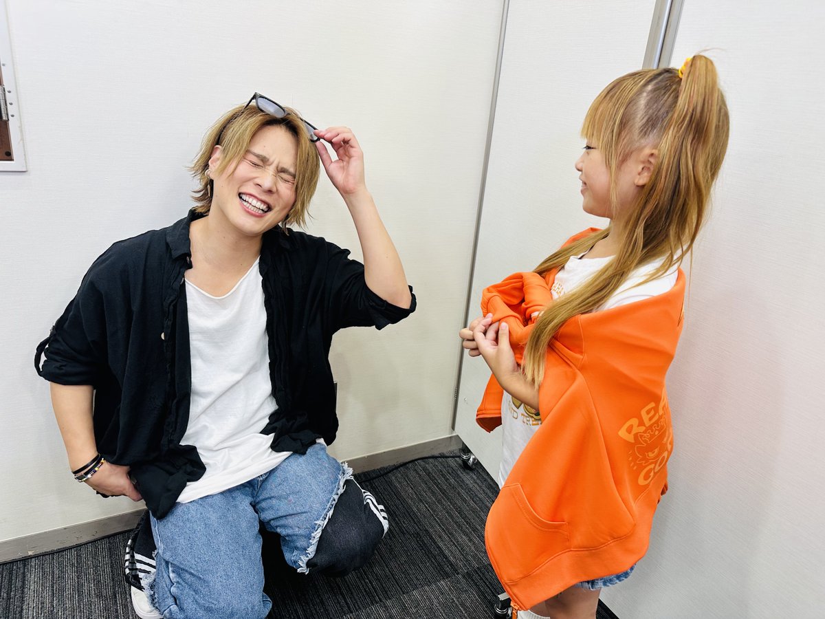 hazuki520's tweet photo. リアルピース✌️🧩🧡無限3分⏰

『私のYouTubeの最高再生回数は147万だよ！』
って言った時のかずぅの驚いた顔、
最高過ぎた🤣笑
明日トクポでまた話せるから
最後は｢また明日ねー👋｣で終了📸✨️
かずぅ今日もありがとうーっ🧡🧡
@kazu22yasuda 
#リアルピース https://t.co/tUCGacbu3k