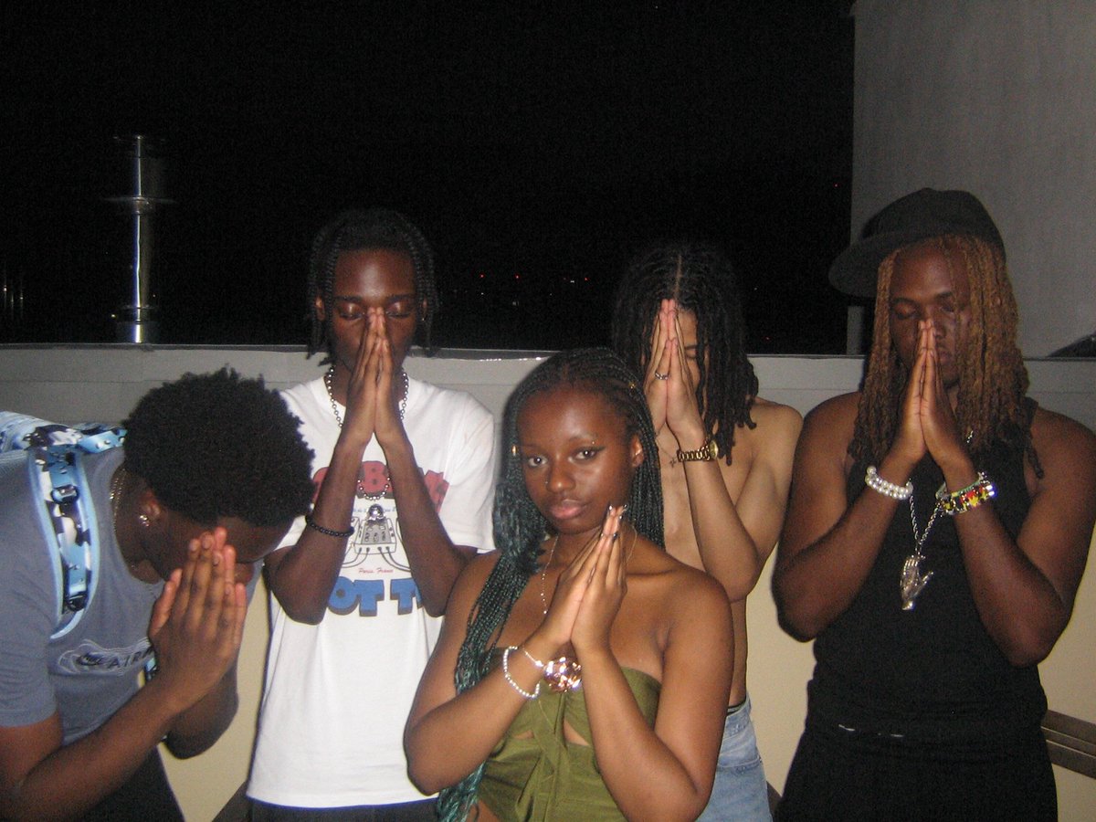 hklivingg's tweet photo. paris n that #team #cyb #hklivingg https://t.co/pq4i4FTrvu