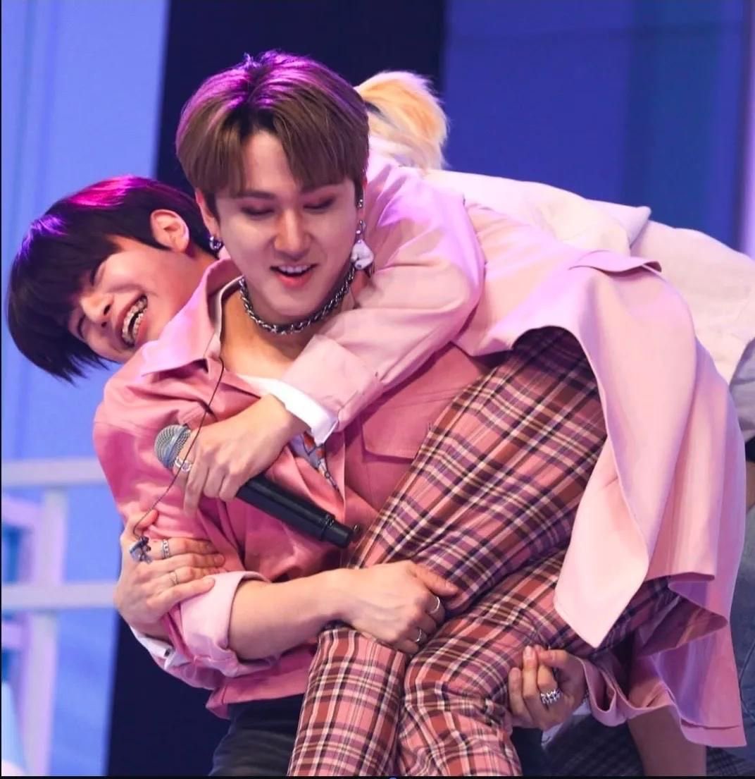 DDtrack4's tweet photo. can we talk about how wide seungmin smiles when he’s in changbins presence?? https://t.co/tKkvdLhEgQ
