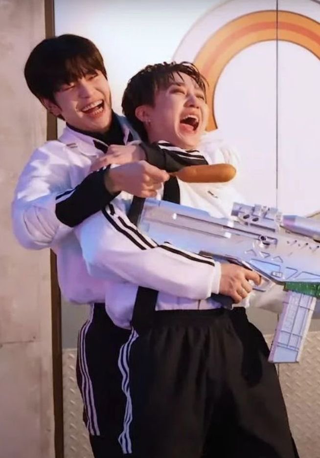 DDtrack4's tweet photo. can we talk about how wide seungmin smiles when he’s in changbins presence?? https://t.co/tKkvdLhEgQ