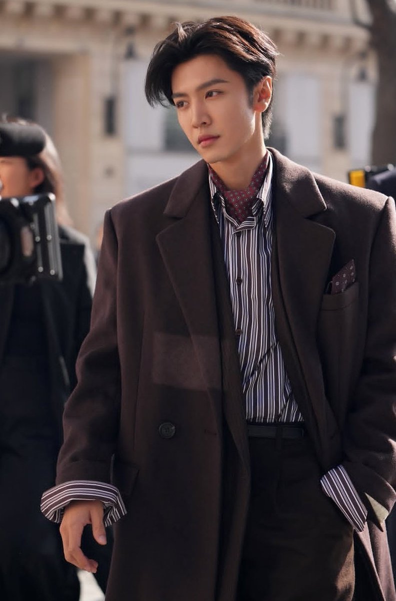 FashionistD's tweet photo. #CHENZHEYUAN for YSL https://t.co/cknd7ulLgx