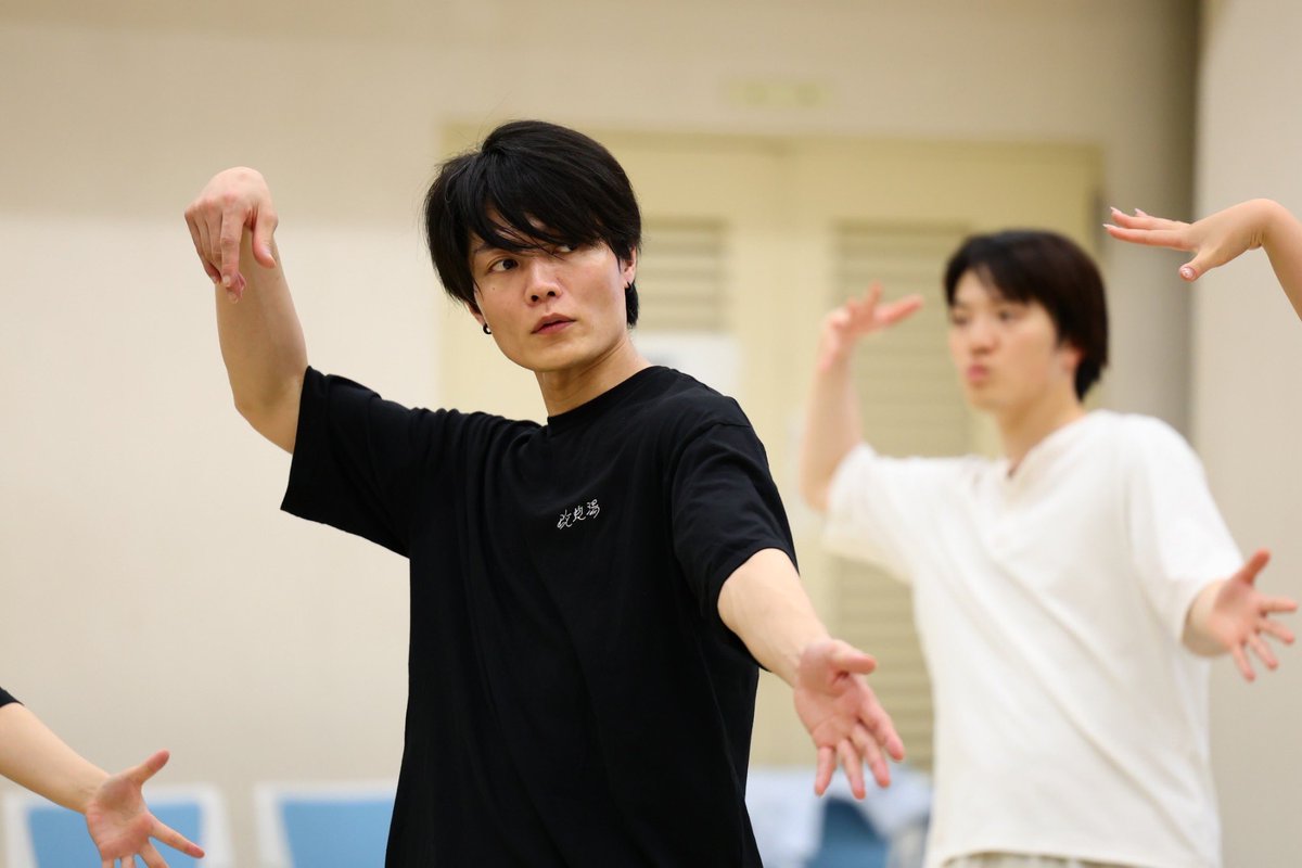 kokoro_odorupro's tweet photo. 【ナマステ稽古場写真】
「ナマステ！～踊る恋と革命のインドカリー」

#ナマステ

作・演出　毛利亘宏（少年社中）
プロデューサー・振付・出演　松本稽古

7月23日（木）〜26日（日）
あうるすぽっと

【ご予約】
https://t.co/SvCHlZiJuU

【特設ページ】
https://t.co/UchWYrYn2x

撮影:加賀谷羽菜 https://t.co/CZIaDsNUcY