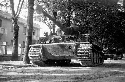 German___Army's tweet photo. イタリアでの第508重戦車大隊のティーガー1
#ドイツ軍 https://t.co/xwxkCbOlLT