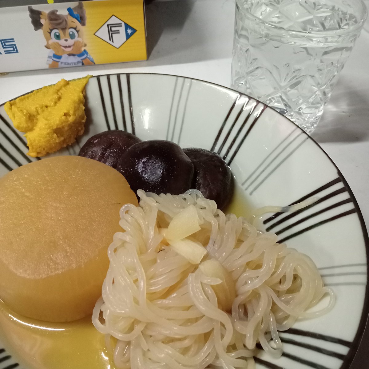 DatamationTake's tweet photo. え、やば
今日食べた焼き鳥の中でもダントツの美味しさ
おでんも最高
花火の音も楽しめるし超最高
いつまでも残ってて欲しいお店ですわい

@味の一平
#ボクときどきご飯 https://t.co/URnws4QPhD