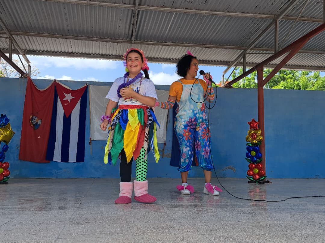 UJCdeCuba's tweet photo. Niños y jóvenes llegaron a la Plaza Lenin para ser parte de una jornada de recreación inolvidable en Holguín.

La UJC, a través de la #RedJuvenilComunitaria, sigue demostrando que la Revolución se construye desde el barrio.🇨🇺 https://t.co/yK4VcxY3CJ