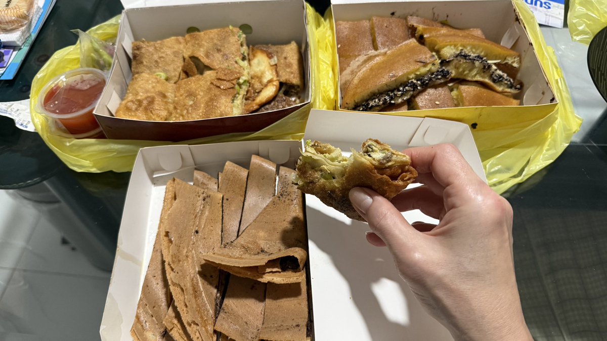 Mel12Koe's tweet photo. Menu malam Minggu
Garing pny anak lanang, sisa nya  aku makan🤭

Happy Saturday all https://t.co/LdXxChSPup