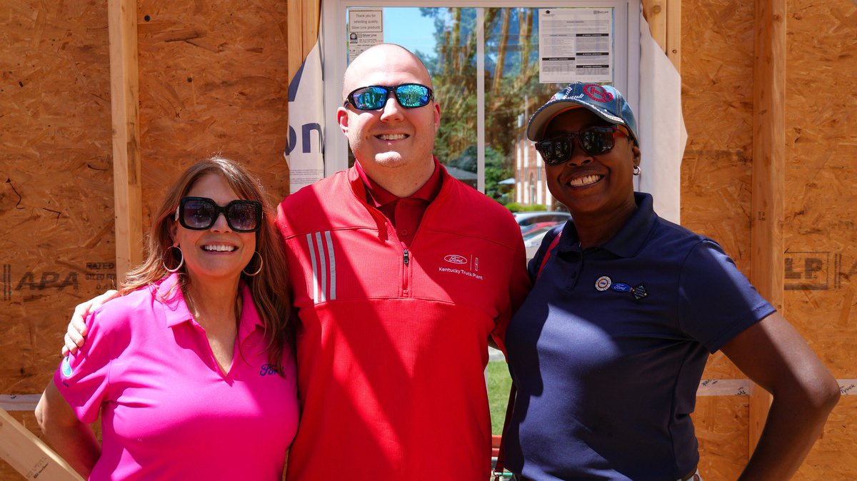 StevenHibbs's tweet photo. Honored to represent @Ford and KTP at the first Ford sponsored @Habitat_org home in this renewed partnership. Even more meaningful because it was built just a few streets from where I still live in Southwest Louisville! #WeAreFord #BuiltForAmerica https://t.co/riRaSRos4p