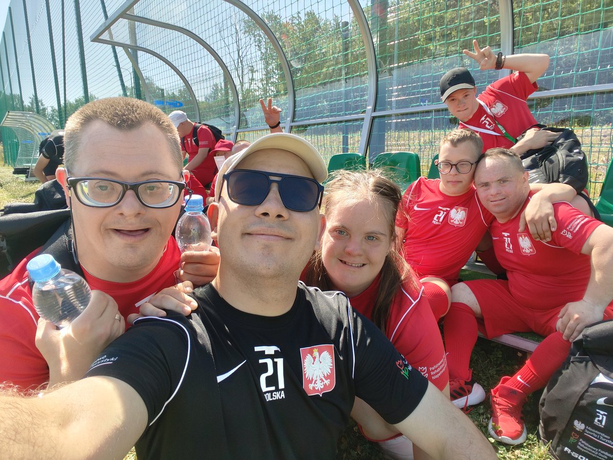 Mateqi6's tweet photo. Dołączyłem do sztabu reprezentacji Polski!🇵🇱

Od wczoraj fotografuję zgrupowanie reprezentacji Polski T-21 w Katowicach. To dla mnie ogromny zaszczyt być częścią projektu, który łączy sport z ważną misją społeczną i pokazuje, jak wiele mogą osiągnąć osoby z zespołem Downa📸 https://t.co/RPnvZvgyd0