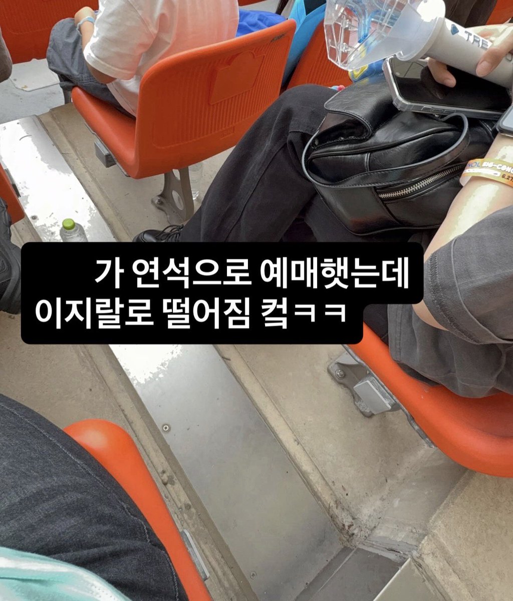 mipuuff's tweet photo. 친구 엄청 재밌지 https://t.co/4y85JwgAm7